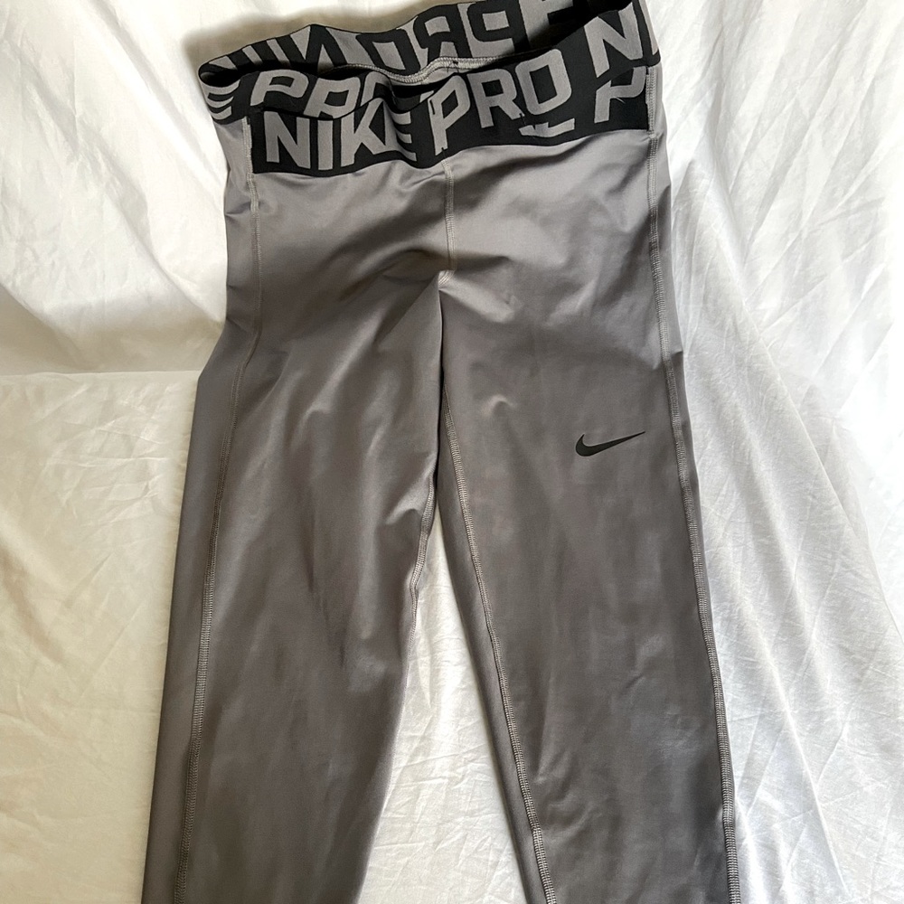 Nike Pro Cropped Grey Intertwist Leggings